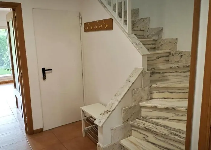 度假居 Vistas Rio Tormes Huerta Otea *